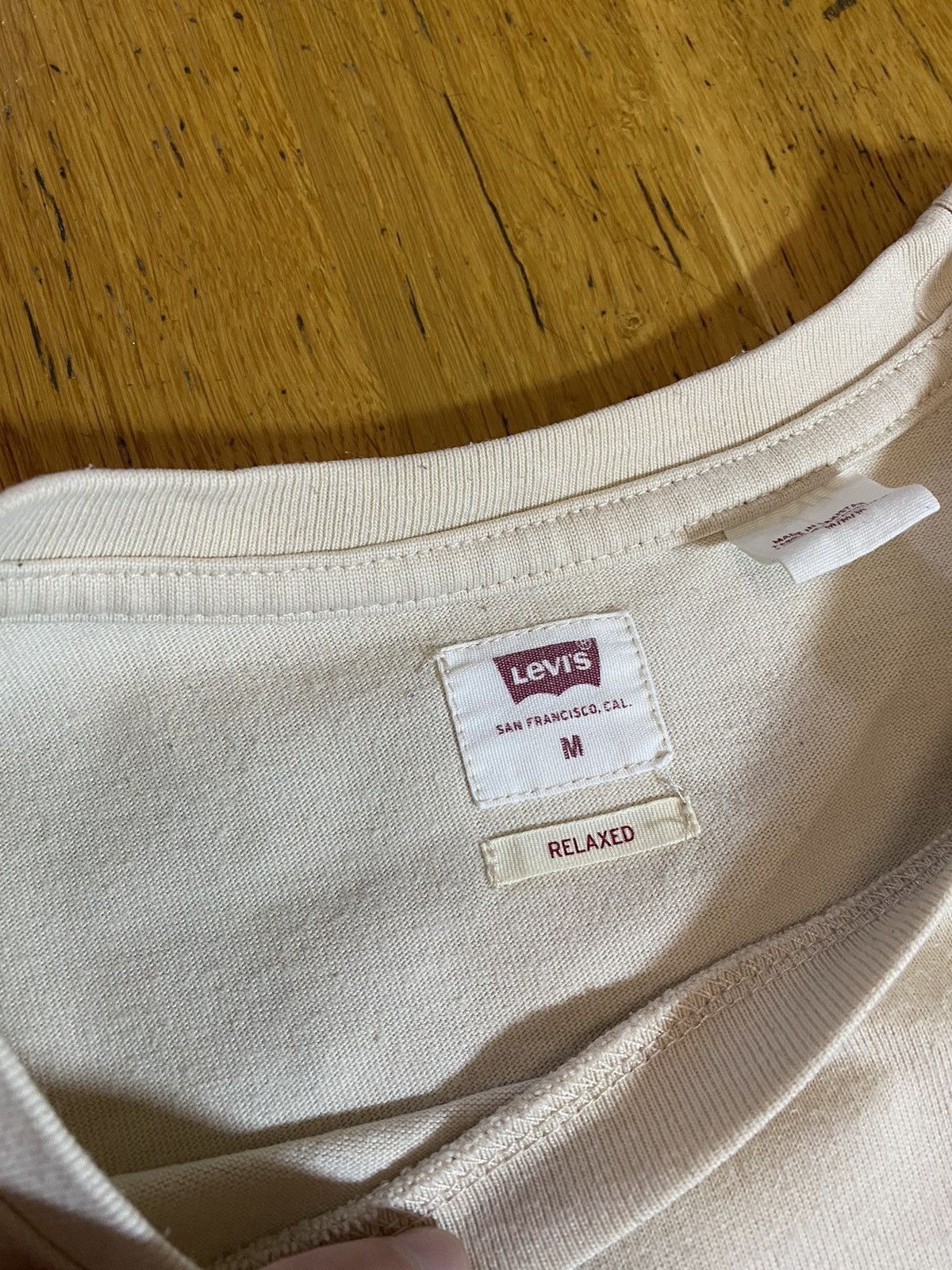 Levi's Levi’s centre logo beige Tee - Size M Size US M / EU 48-50 / 2 - 4 Thumbnail