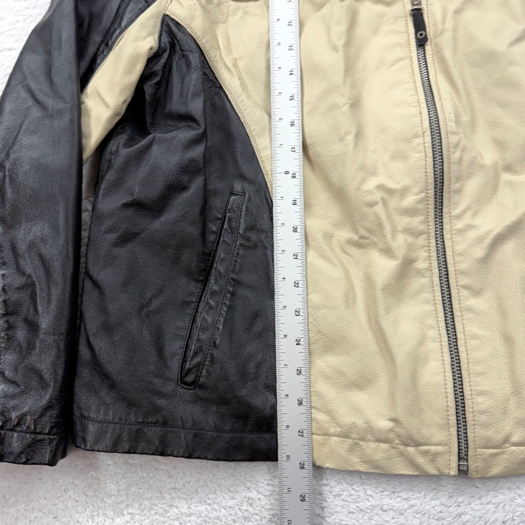Vintage VINTAGE? No. Wilsons Leather Biker Jacket CAD? No. Size US XXL / EU 58 / 5 - 4 Thumbnail