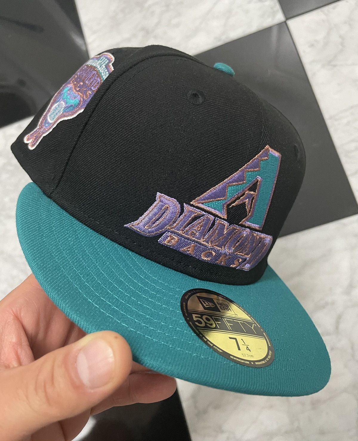 New Era 🔥Exclusive Diamond backs fitted size 7 1/4 other sizes avl Size ONE SIZE - 1 Thumbnail