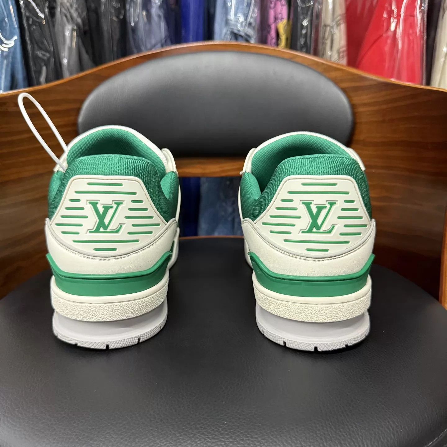 Louis Vuitton Louis Vuitton Trainer New White Green Embossed 8.5/42.5 Size US 9.5 / EU 42-43 - 3 Thumbnail