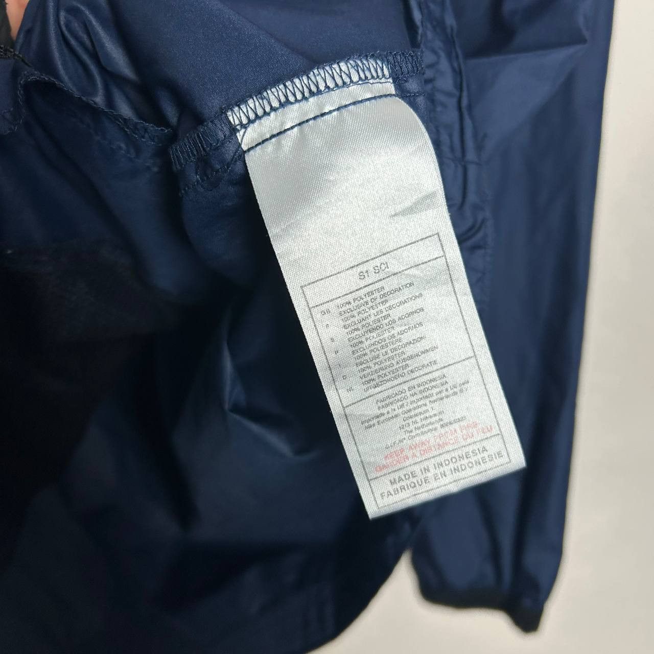 Nike Vintage Nike Small Swoosh Nylon 90s streetwear jacket Size US S / EU 44-46 / 1 - 9 Thumbnail