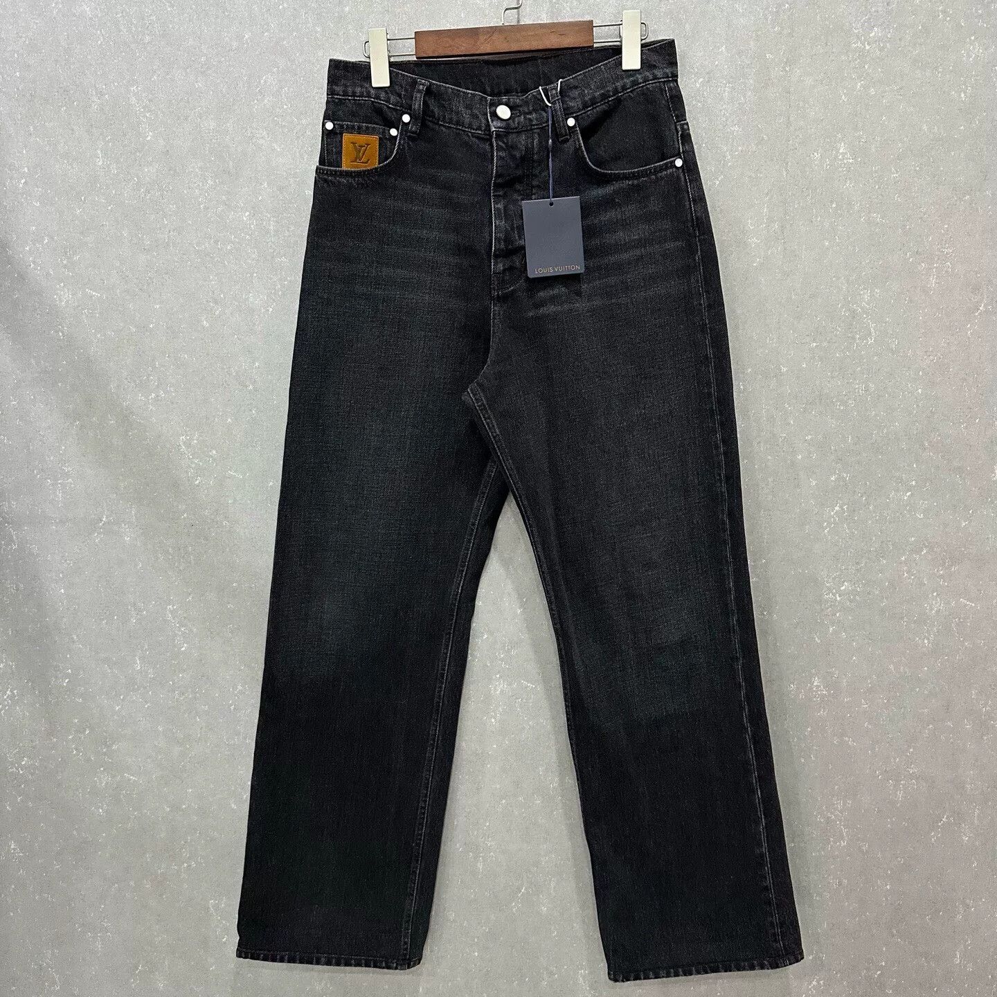 Louis Vuitton louis vuitton embroidered logo black denim pants Size US 28 / EU 44 - 1 Thumbnail