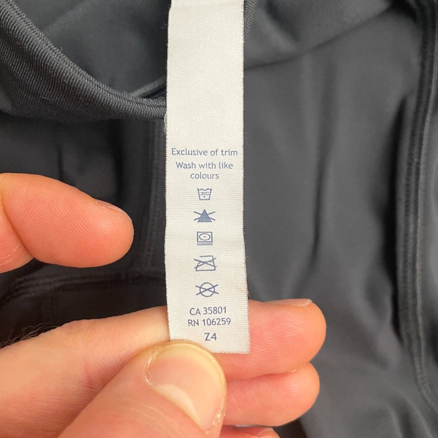 Lululemon VINTAGE Lululemon Black High-Rise Compression Leggings w/ Pockets 22x23 Women’s Size 2 Adult Regular Pants Slim Leggings Athletic Womens Black Size 26" / US 2 / IT 38 - 7 Thumbnail