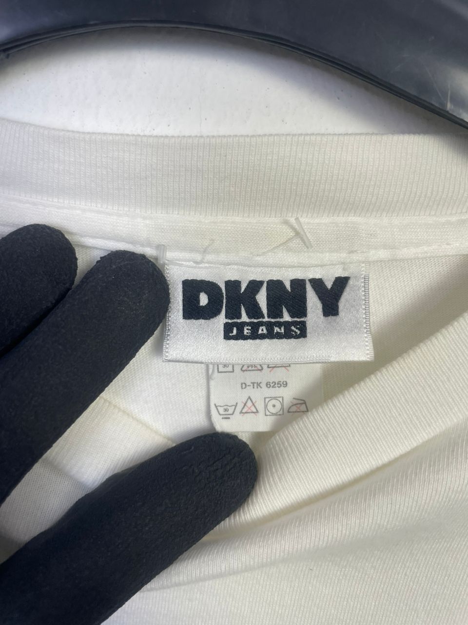 DKNY × Vintage Vintage DKNY Jeans Tshirt Size US XL / EU 56 / 4 - 2 Thumbnail