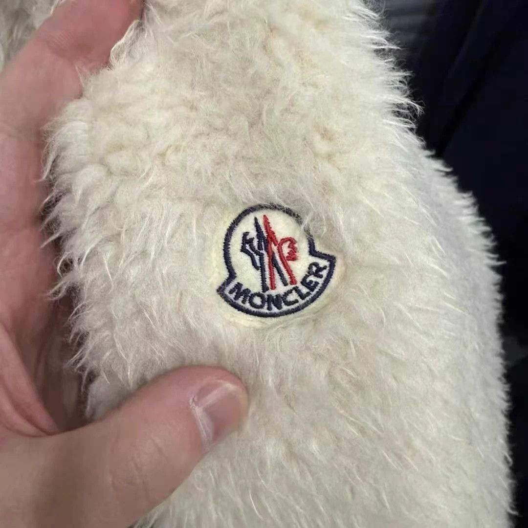 Moncler Moncler Teddy Double-Faced Down Jacket US 2/3 Like New Size M / US 6-8 / IT 42-44 - 3 Thumbnail