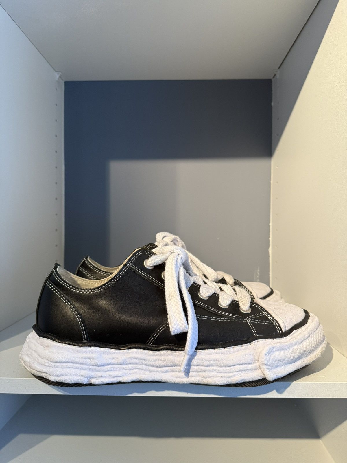 Maison MIHARA YASUHIRO Maison Mihara Yasuhiro Hank Low Top Sneaker 43 Size US 10 / EU 43 - 1 Thumbnail