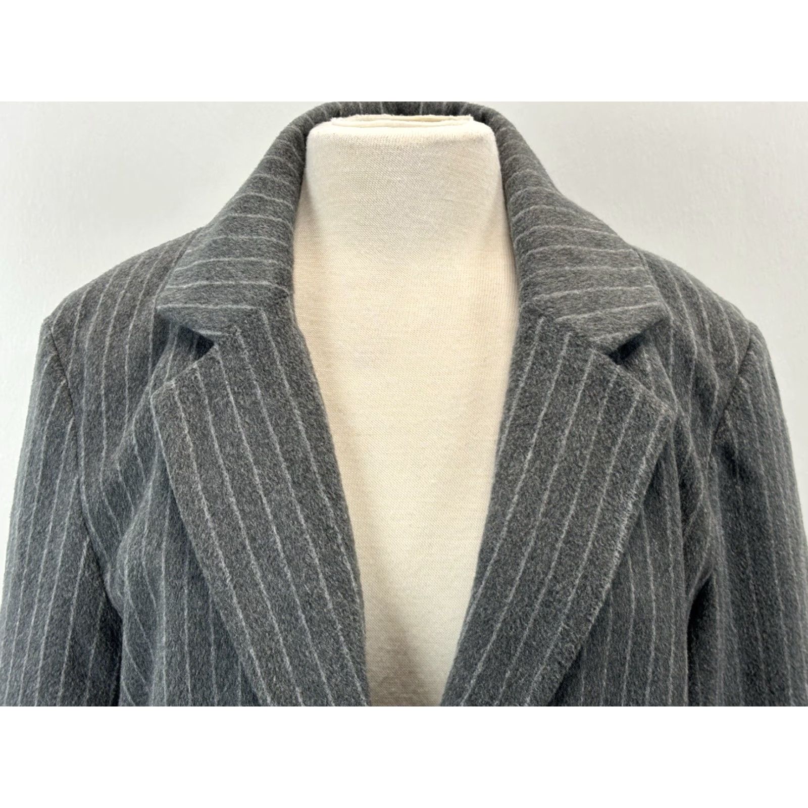 Vintage Universal Thread Relaxed Fit Blazer Jacket Sz Large Women’s Grey Pinstripe Lined Size L / US 10 / IT 46 - 5 Thumbnail