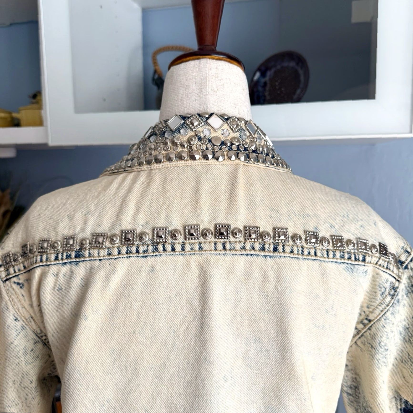 Denime VINTAGE ITZIK Denim Jacket Cropped Studded Rhinestone Button Front Cotton 80s 90s Women's Size S Cream/Blue - Basic Jacket Size 28" / US 6 / IT 42 - 6 Thumbnail