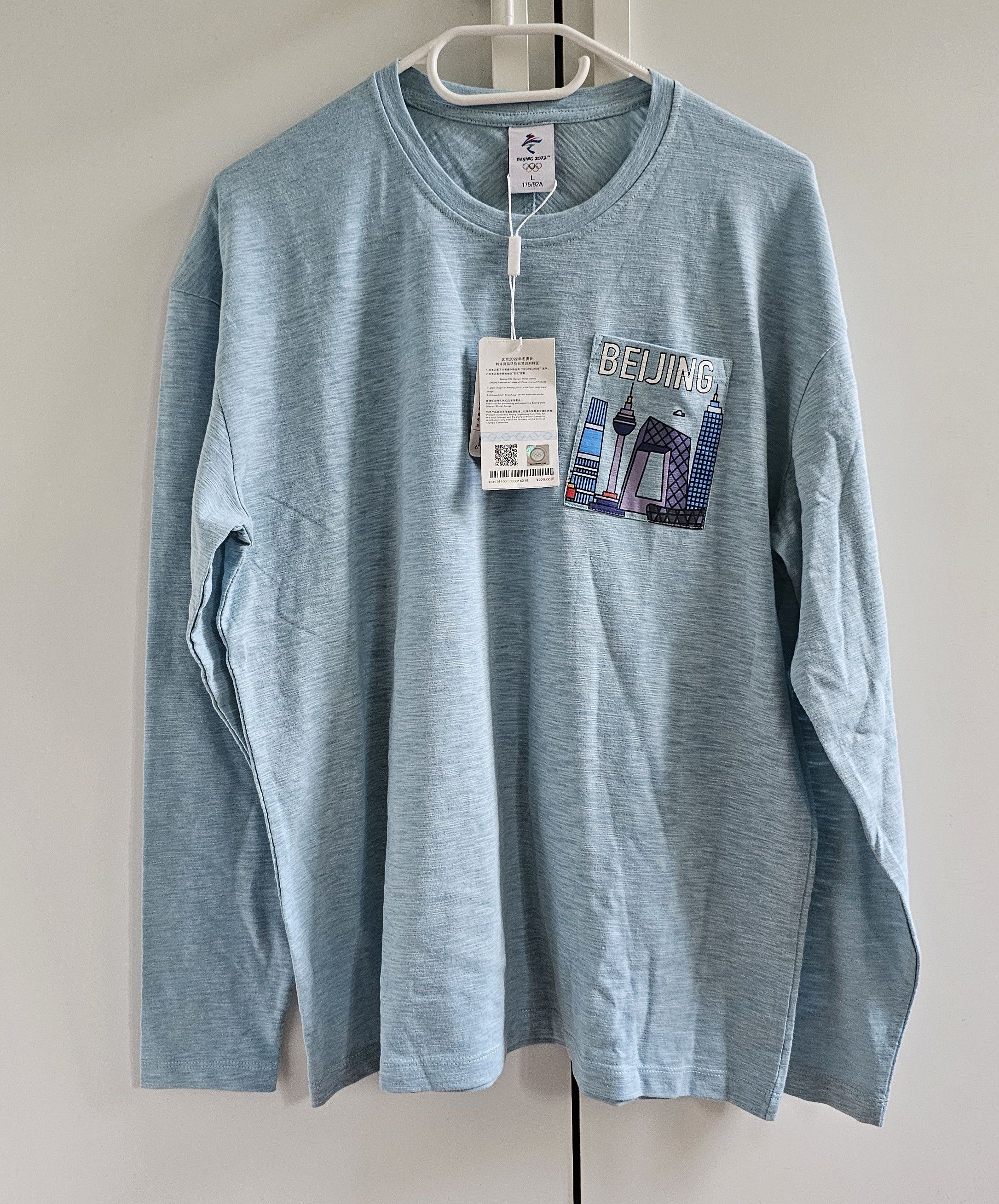 Other New long sleeve T-shirt Winter Olimpic in Tokyo M blue Size US M / EU 48-50 / 2 - 6 Thumbnail