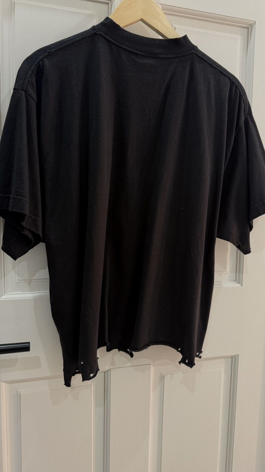 Balenciaga Balenciaga Black Distressed Tee Size US L / EU 52-54 / 3 - 4 Thumbnail