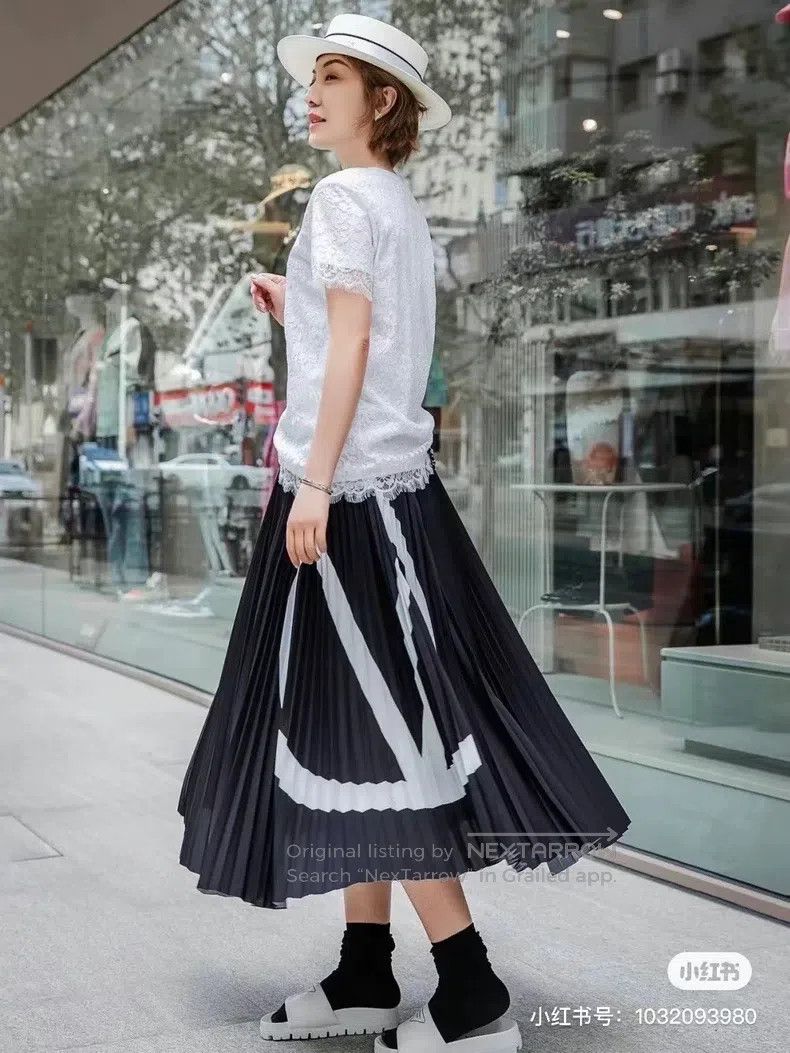 Valentino Valentino White large logo printed pleated skirt Size S / US 4 / IT 40 - 7 Thumbnail