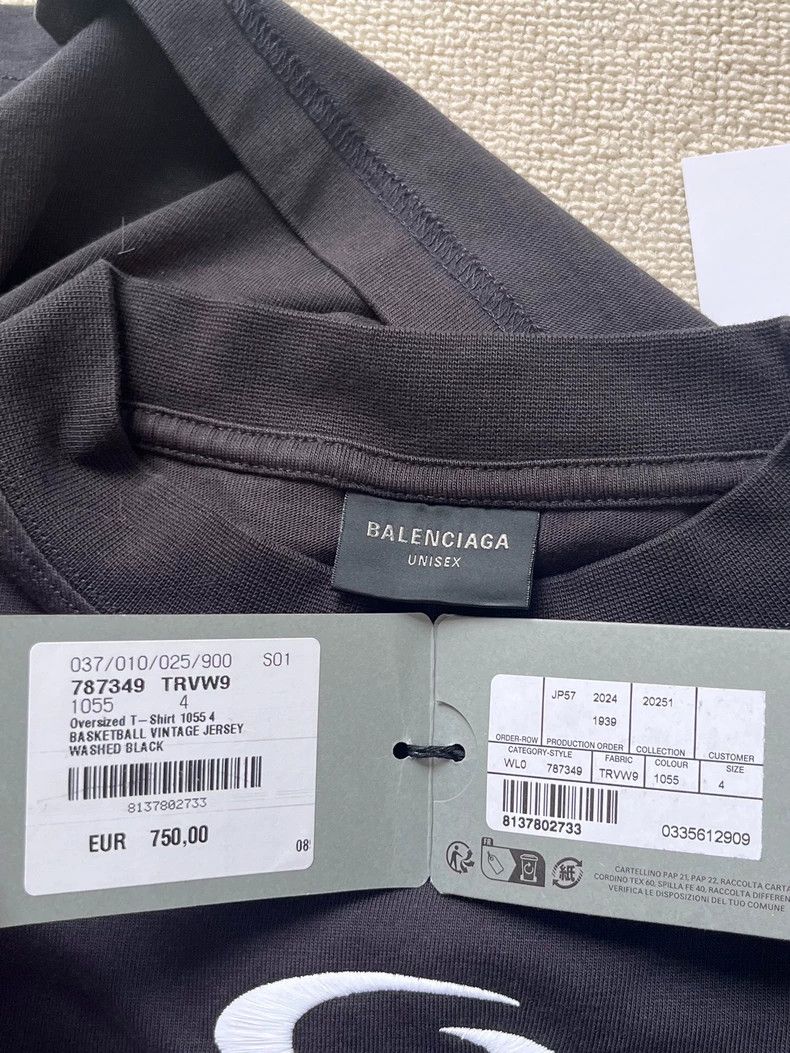 Balenciaga Balenciaga size 4 Monogrammed crewneck short sleeve T-shirt Size US L / EU 52-54 / 3 - 6 Thumbnail