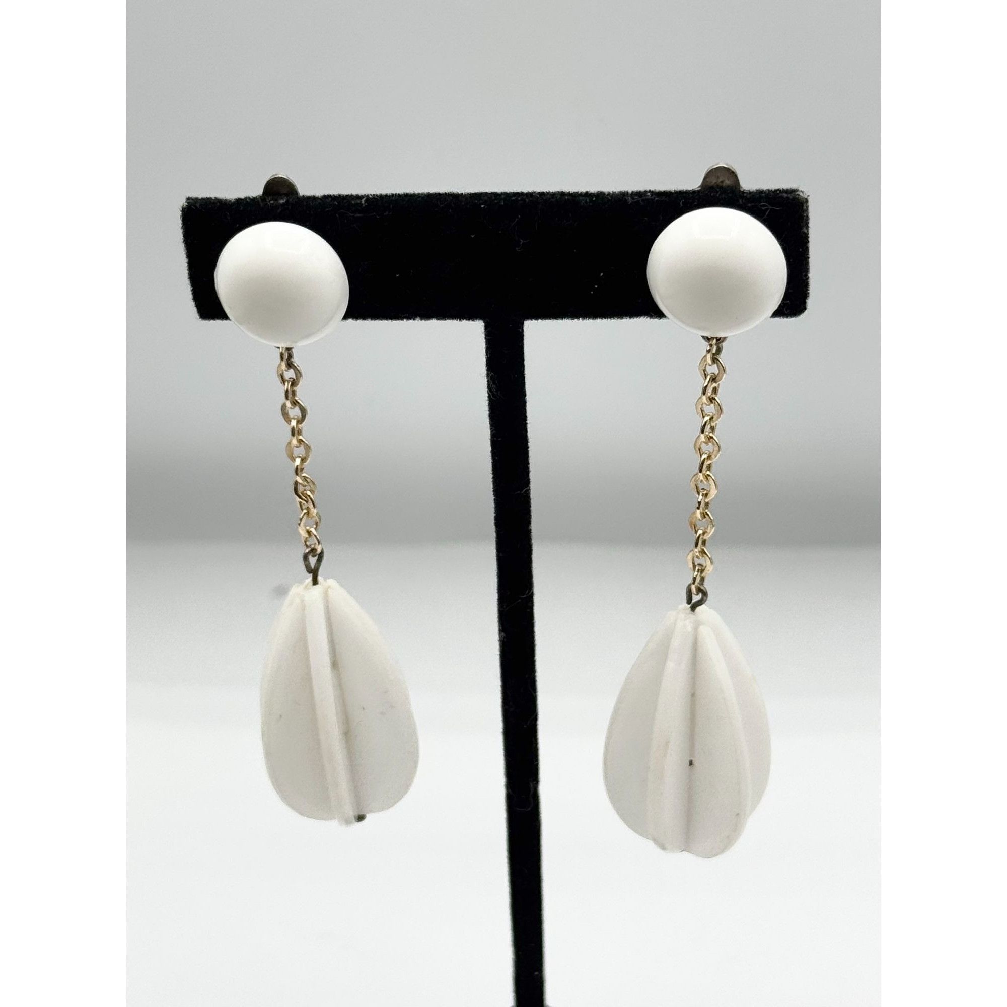 Vintage Vintage Hong Kong white chain dangle drop earrings Size ONE SIZE - 3 Thumbnail