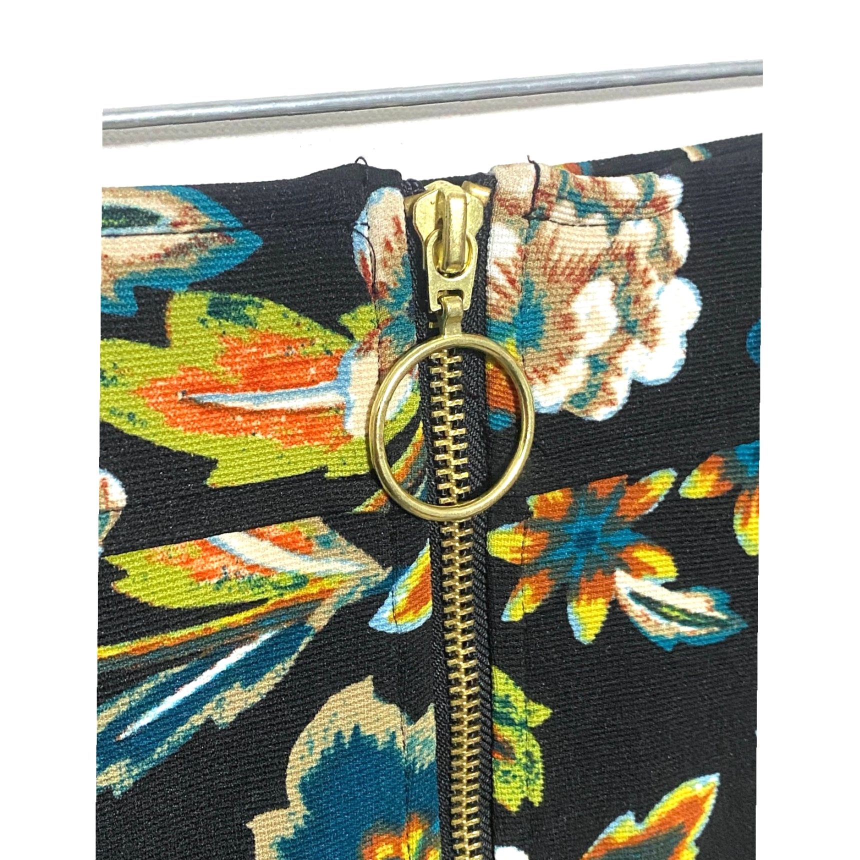 Vintage INC Floral Skirt 10 Front Zipper Retro Tapestry Boho Festival Skirt Womens Size 10 Black Polyester Spandex A-Line Zip Size 32" / US 10 / IT 46 - 3 Thumbnail