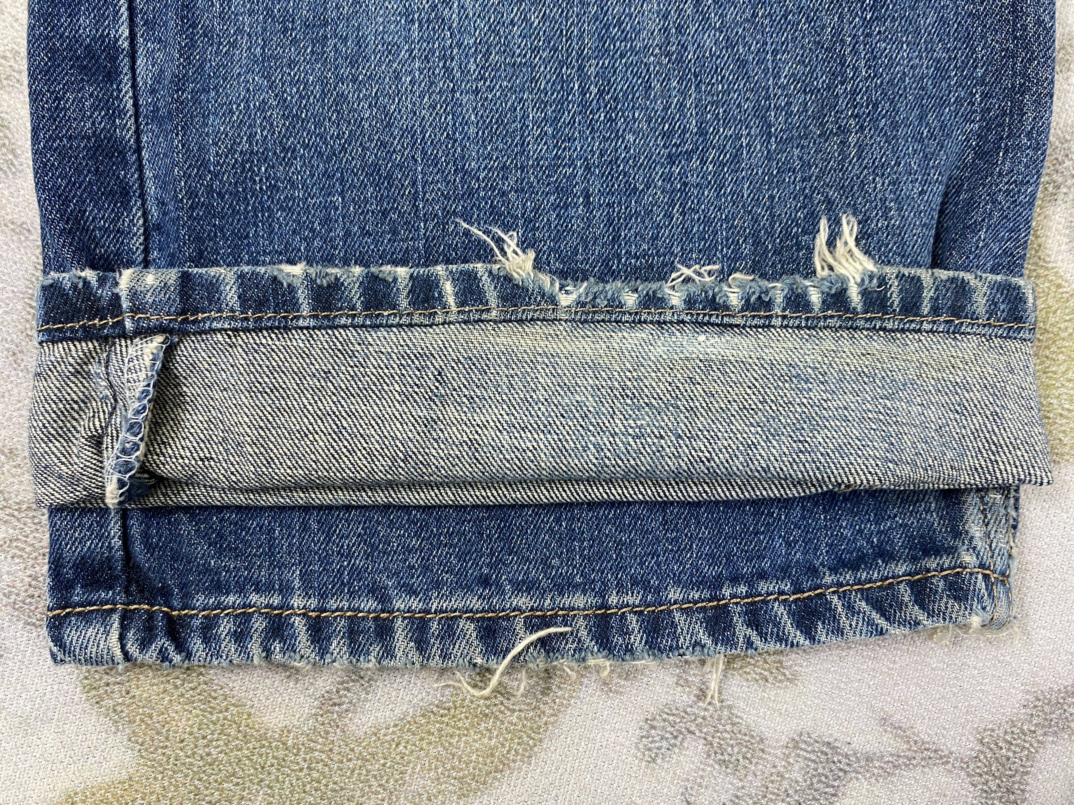 Levi's Distressed Blue Vintage Levi's 559 Jeans 35x35 Denim -JN1464 Size US 35 - 13 Thumbnail