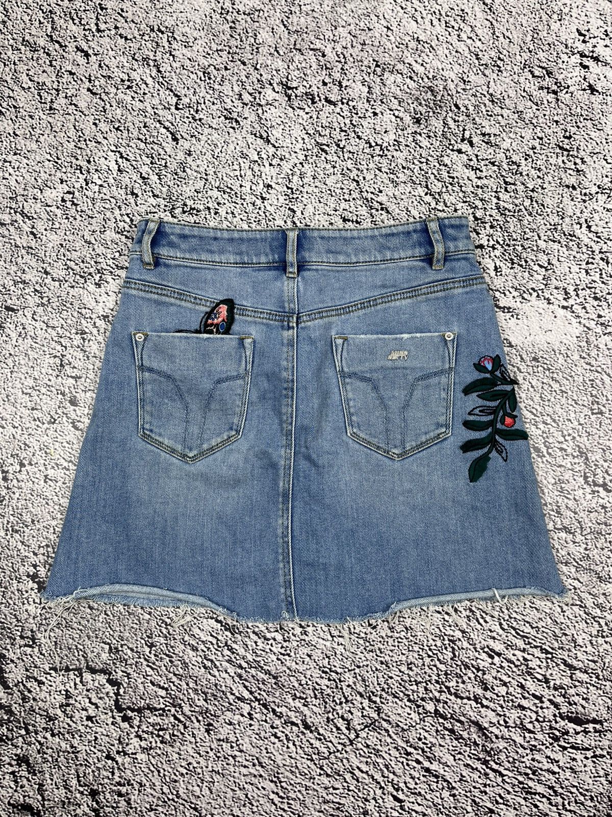 Miss Sixty Vintage Miss Sixty Embroidered floral mini skirt size XS Size 26" / US 2 / IT 38 - 3 Thumbnail