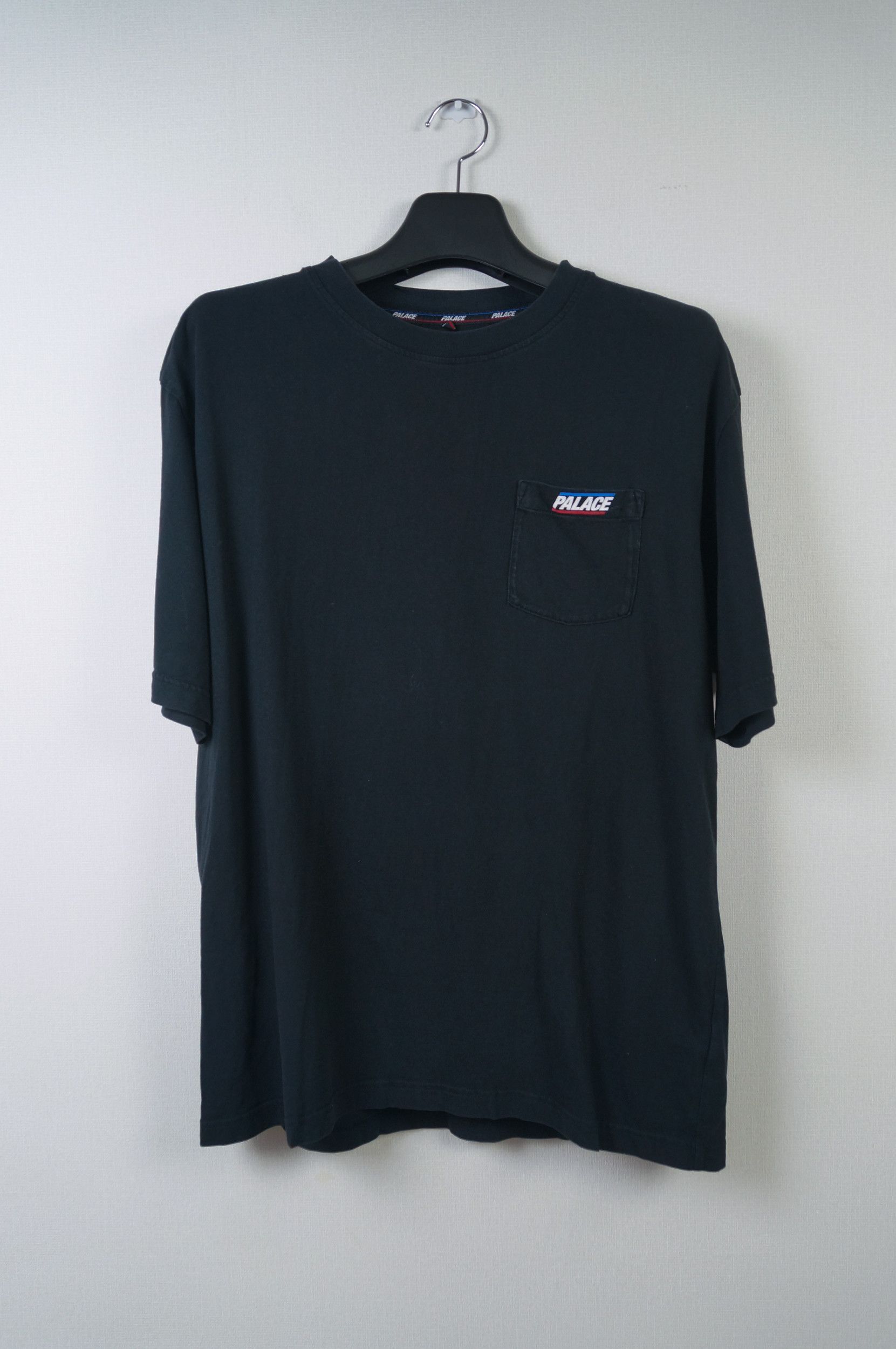 Palace Palace Basic Logo Pocket T-shirt Size US XL / EU 56 / 4 - 1 Thumbnail