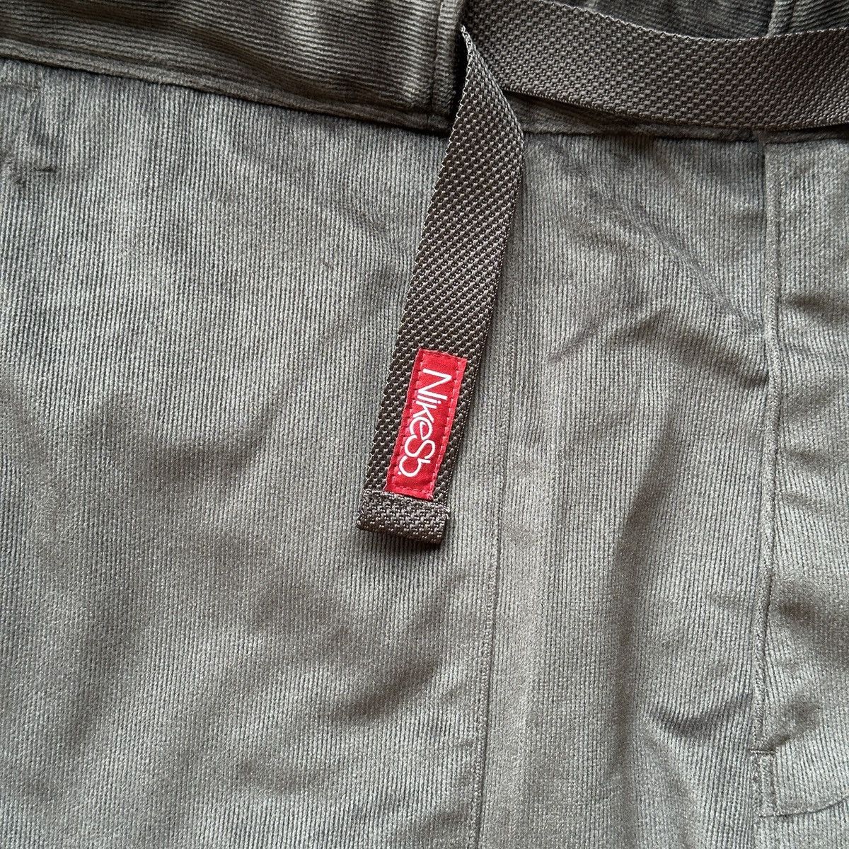 Nike SB NIKE SB DRI FIT VELVET CORDUROY SKATEBOARDING SHORTS LARGE Size US 36 / EU 52 - 5 Thumbnail