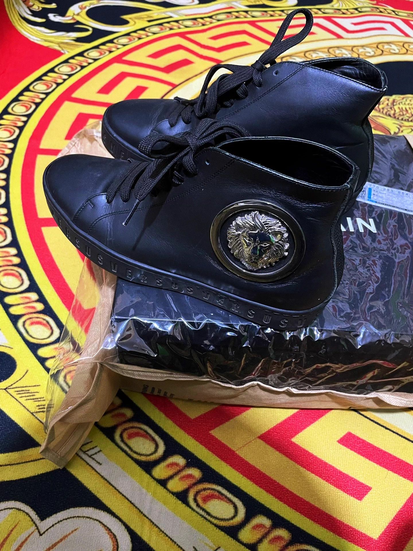 Versace Versace Lion Head Logo Leather 98 New EU40 Size US 7 / EU 40 - 2 Thumbnail