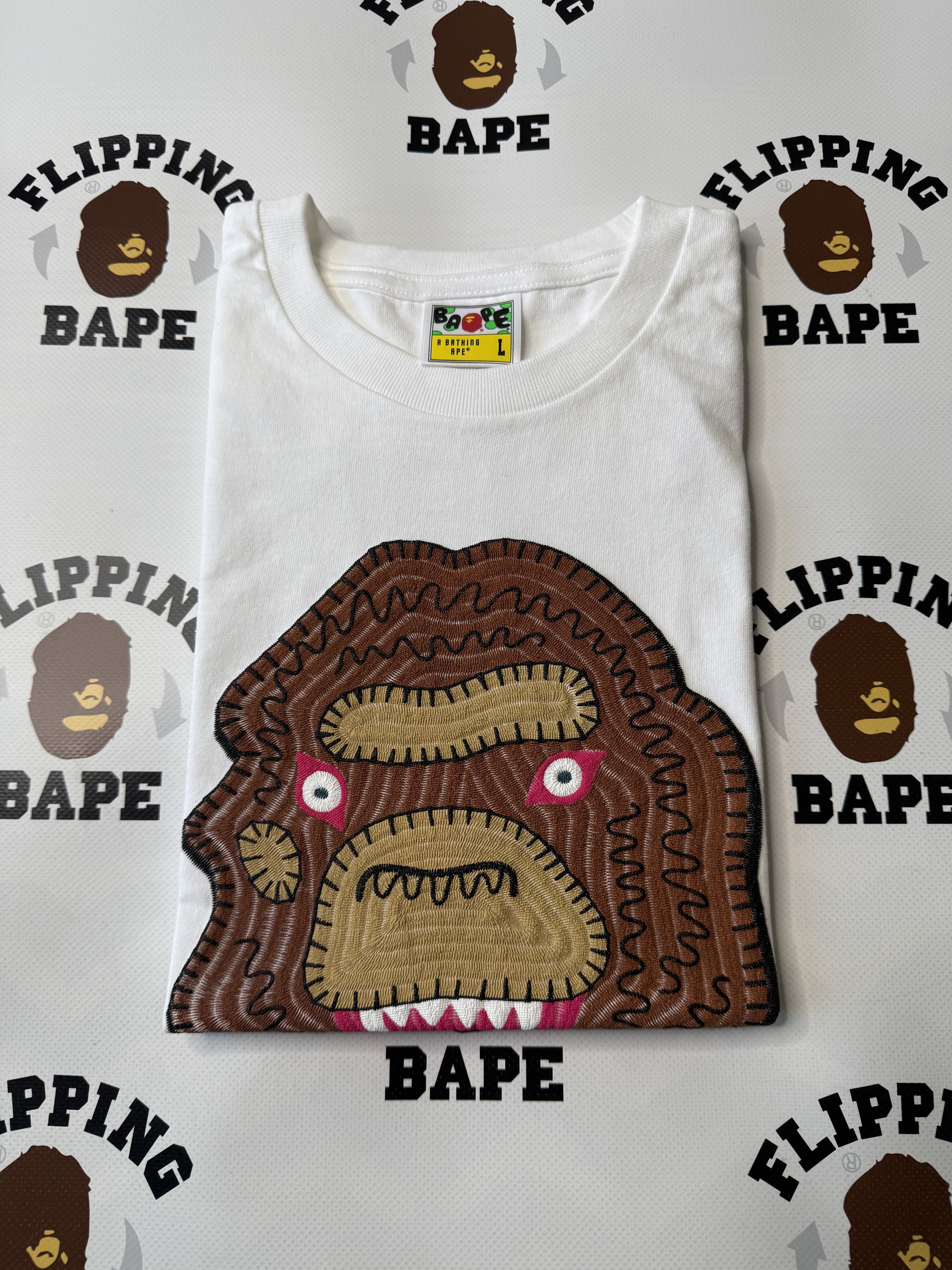 Bape BAPE EMBROIDERY STYLE SOUVENIR LOGO TEE (2025) Size US L / EU 52-54 / 3 - 9 Thumbnail