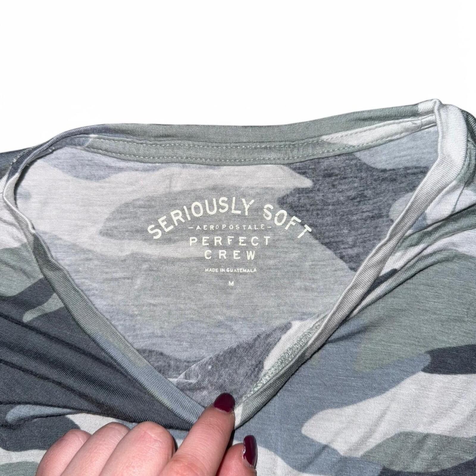 Aeropostale Aeropostale Women's Green and Multi Tshirt Size M / US 6-8 / IT 42-44 - 2 Thumbnail