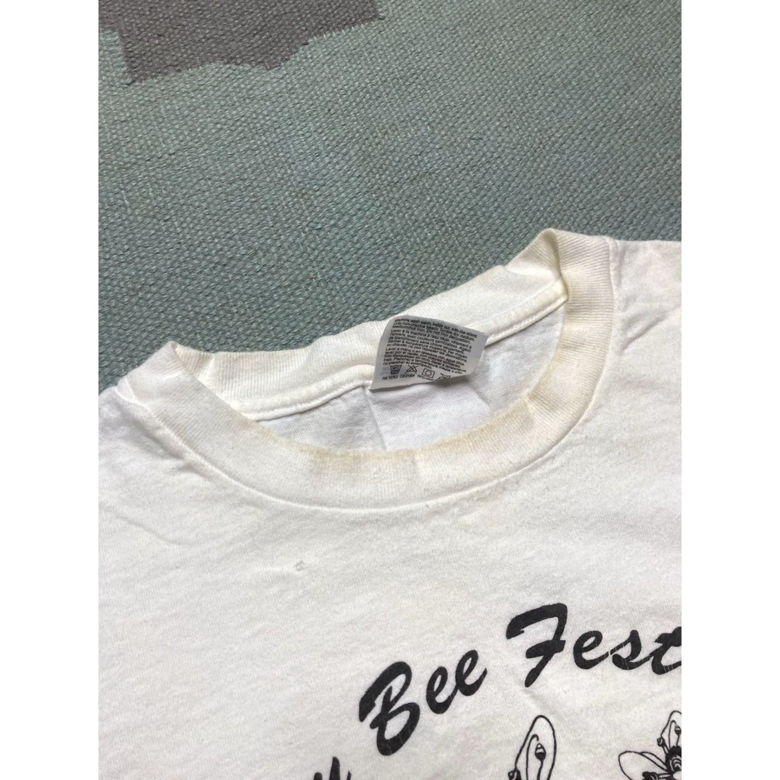 Hanes VINTAGE Hanes T-Shirt Honey Bee Festival Hahira Georgia Distressed Large Men Yellow M L Mens Size US L / EU 52-54 / 3 - 4 Thumbnail