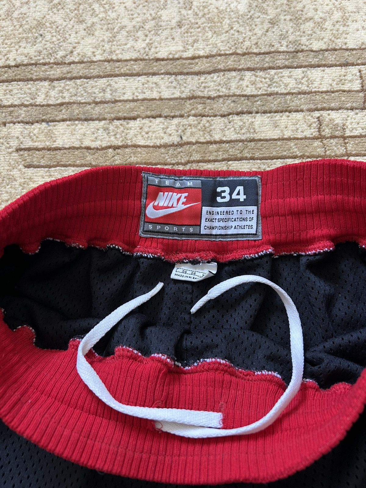 NBA × Nike × Vintage Vintage 90s Nike Chicago Bulls Mesh Shorts Size US 34 / EU 50 - 6 Thumbnail