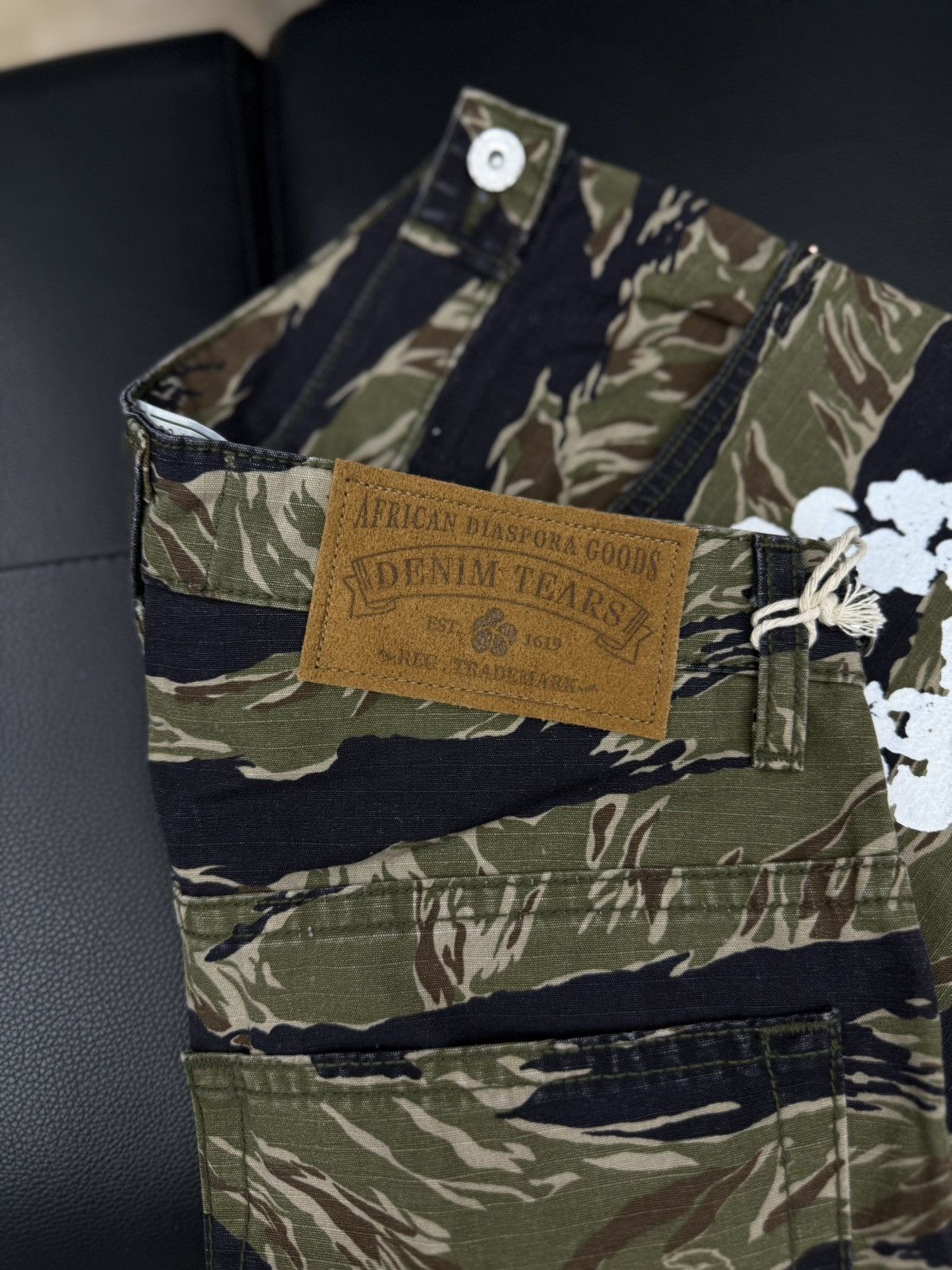 DENIM TEARS Denim Tears Cotton Wreath 2025 Shorts Size S Camo (NEW) Size US 29 - 8 Thumbnail