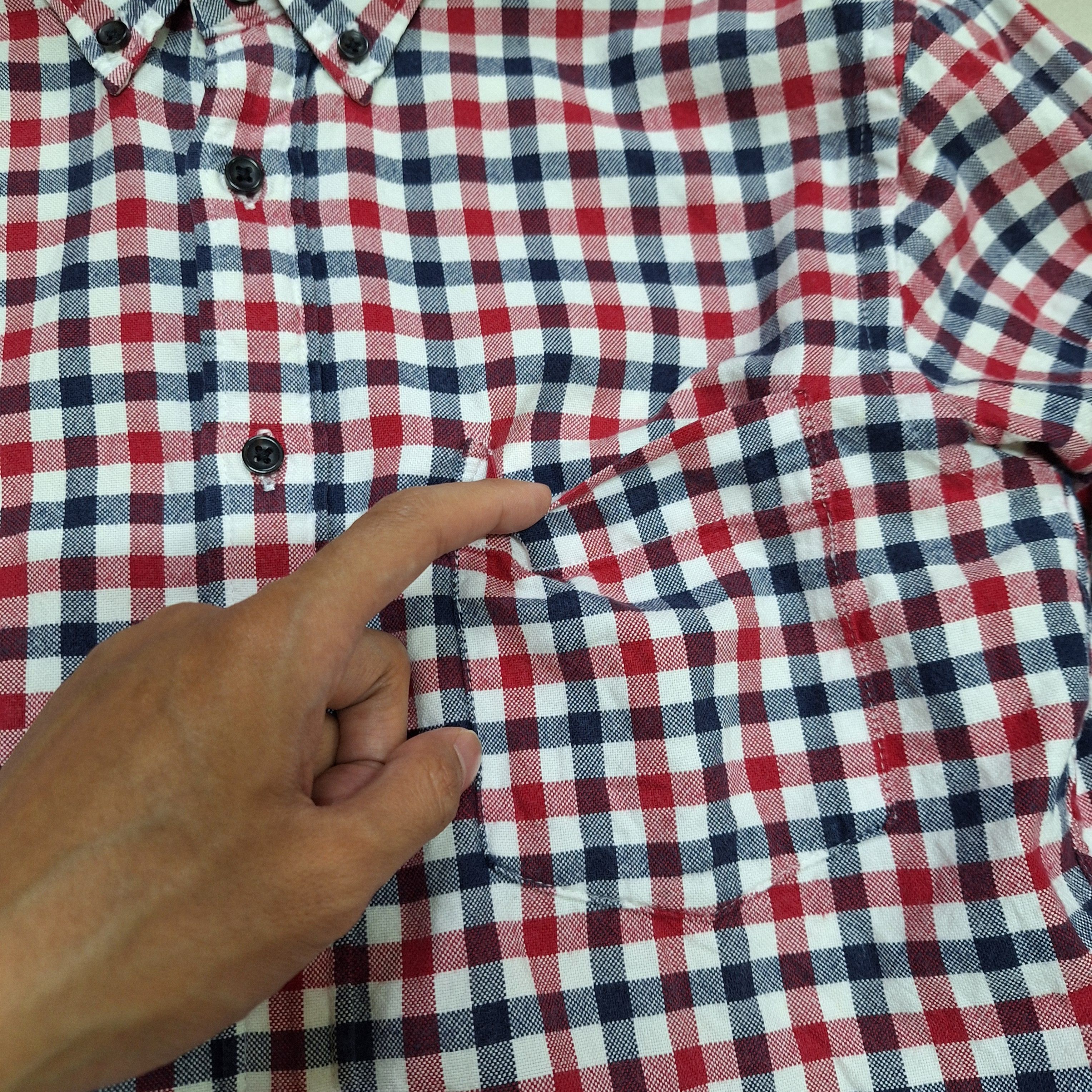 Uniqlo Uniqlo Small Checkered Button Shirt Size US S / EU 44-46 / 1 - 2 Thumbnail
