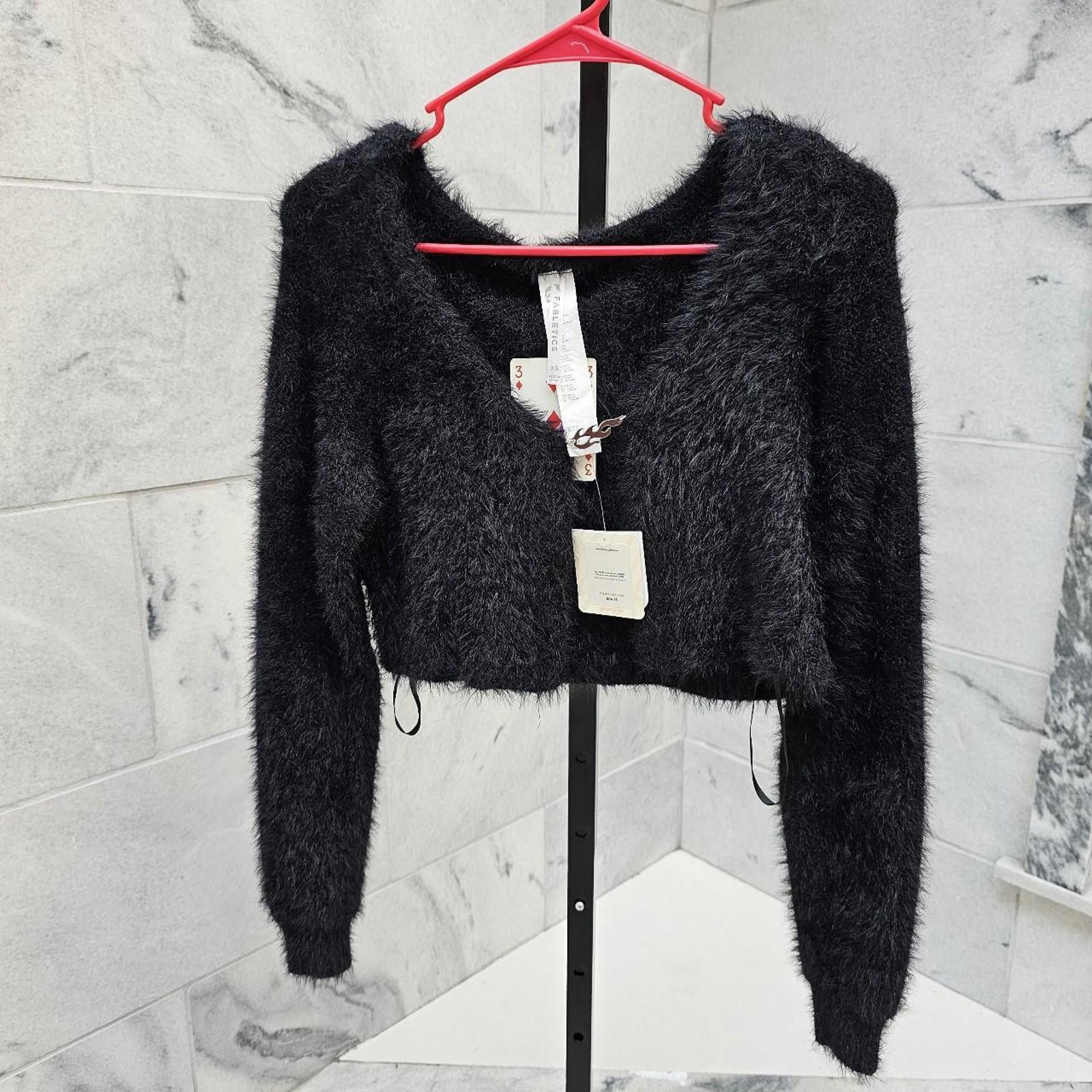 Fabletics Fabletics Black and Silver NWT Cropped Fuzzy Cardigan Size XS / US 0-2 / IT 36-38 - 1 Thumbnail