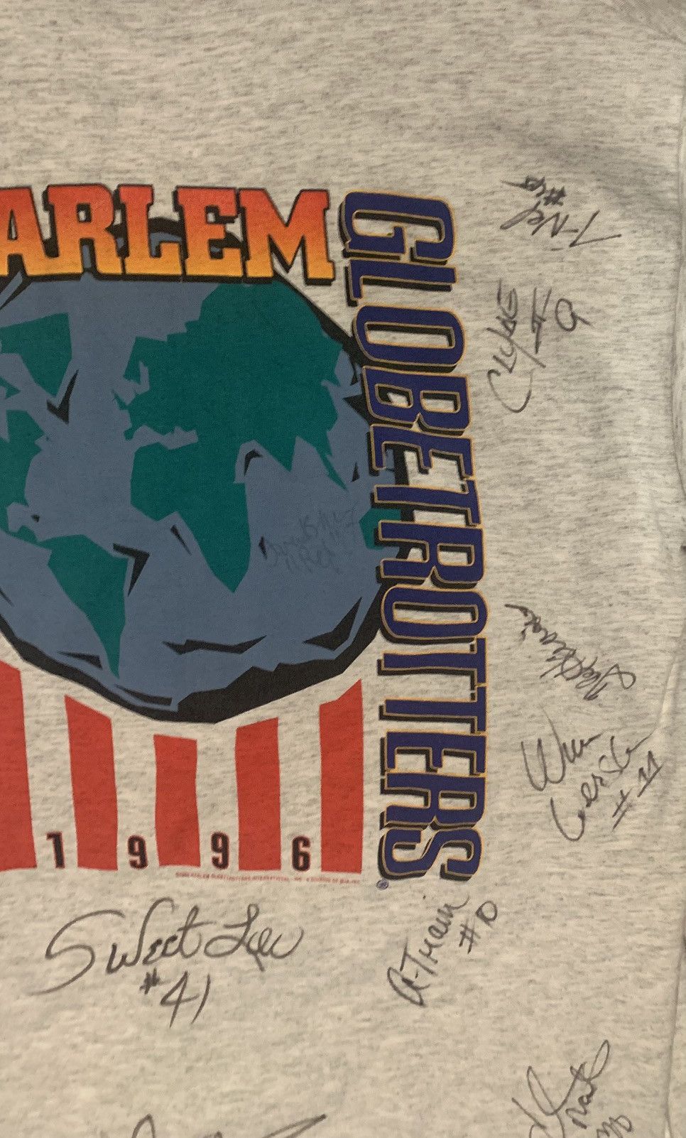 Vintage Signed Harlem Globetrotters tee 1996 tour Size US L / EU 52-54 / 3 - 6 Thumbnail