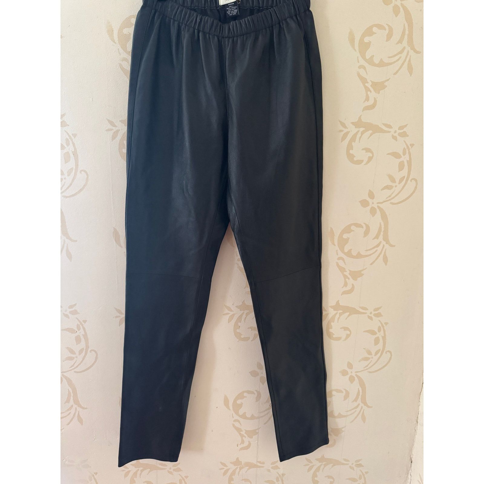 Designer Neiman Marcus Exclusive 100% Leather Butter Soft (Lined) Size ONE SIZE - 1 Thumbnail