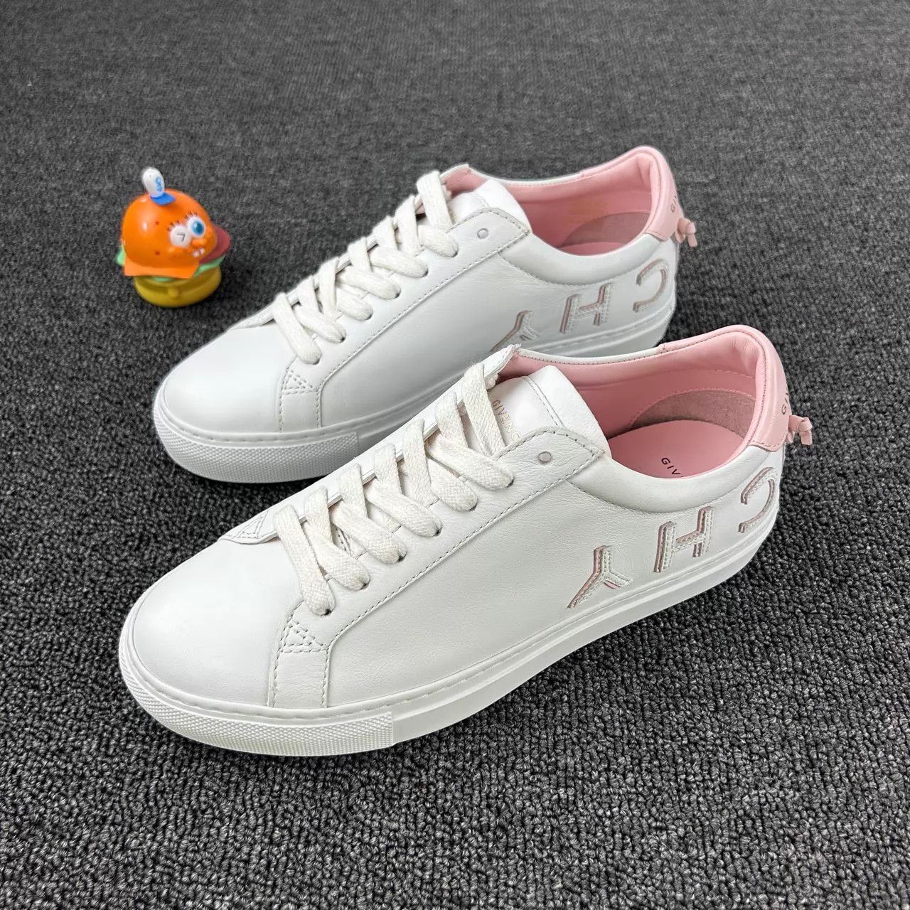 Givenchy Givenchy White Pink Colorblock Sneakers Women 36.5 New Size US 6 / IT 36 - 1 Thumbnail