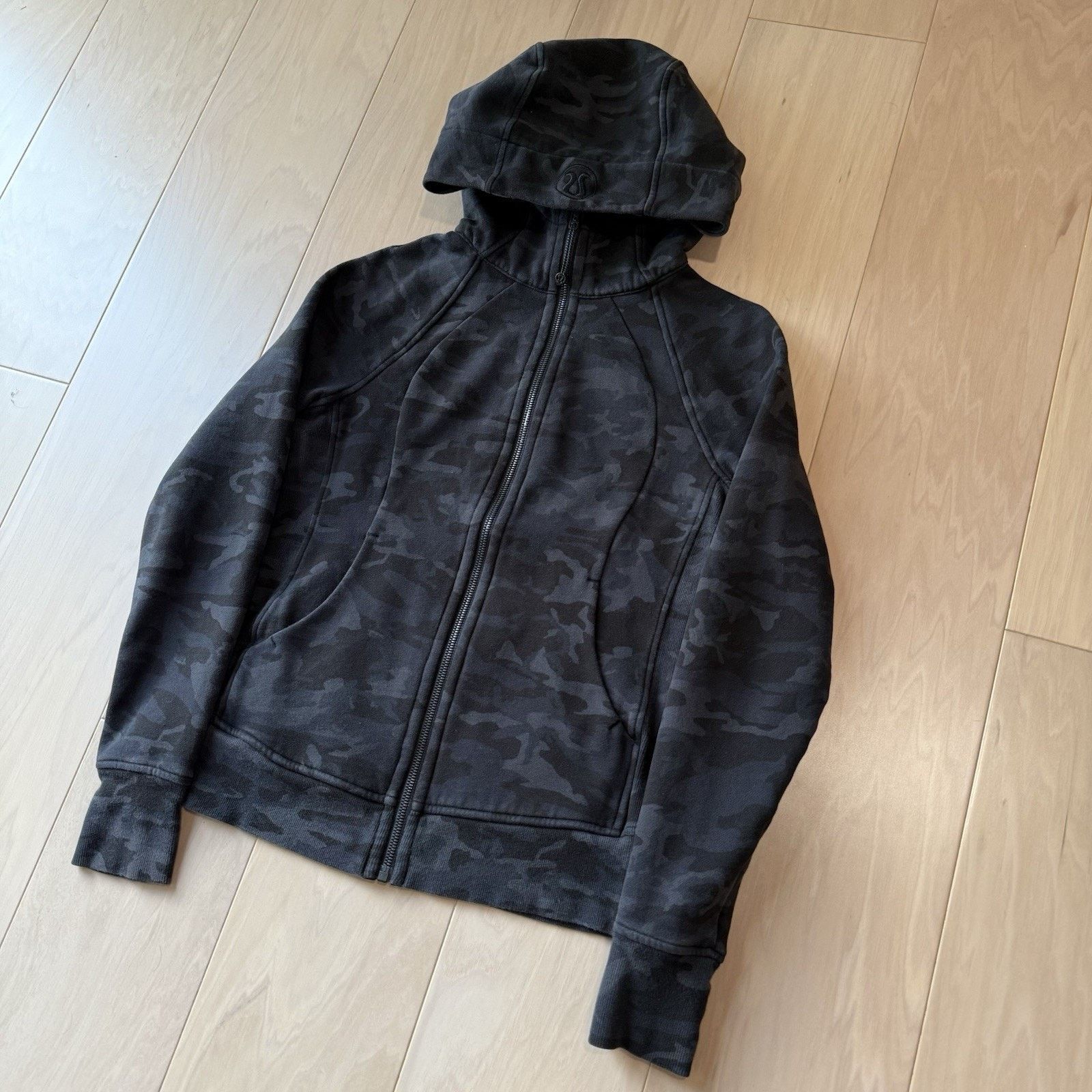Lululemon Lululemon Scuba Hoodie 6 Black Camo Full Zip Jacket Workout Size M / US 6-8 / IT 42-44 - 9 Thumbnail