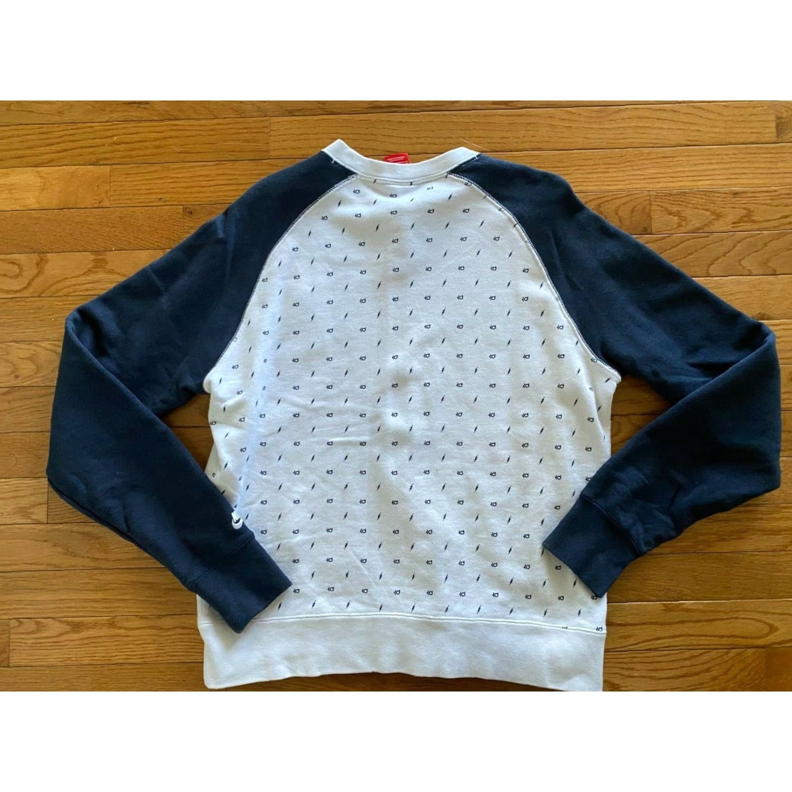Nike Nike KD Kevin Durant Crewneck Sweatshirt Men’s Size M All Over Print NBA White Blue Pullover Regular Fit Long Sleeve Size US M / EU 48-50 / 2 - 2 Thumbnail