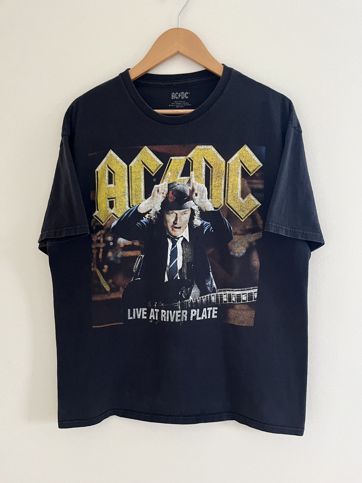 Band Tees © 2012 AC/DC ”LIVE AT RIVER PLATE” FADED T-SHIRT Size US XL / EU 56 / 4 - 2 Thumbnail