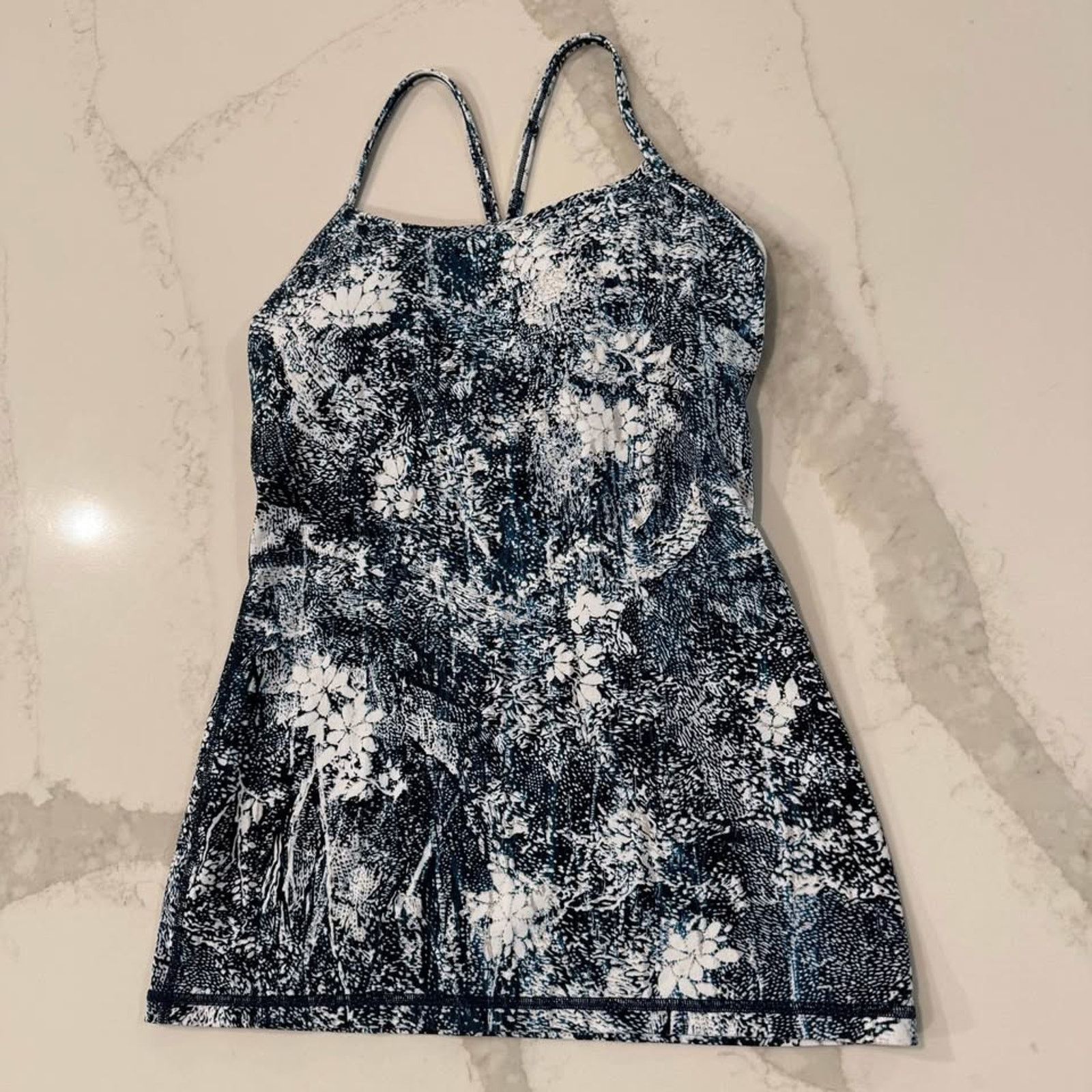 Lululemon Lululemon Power Y Padded Tank Top Women's 6 Luon Wildwood Size M / US 6-8 / IT 42-44 - 2 Thumbnail
