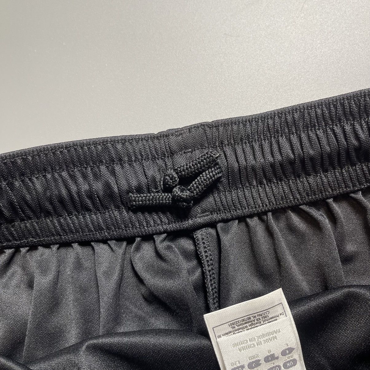 Adidas × Vintage LIVERPOOL ADIDAS 2006/2007 FOOTBALL GK SHORTS #25 REINA Size US 37 - 10 Thumbnail