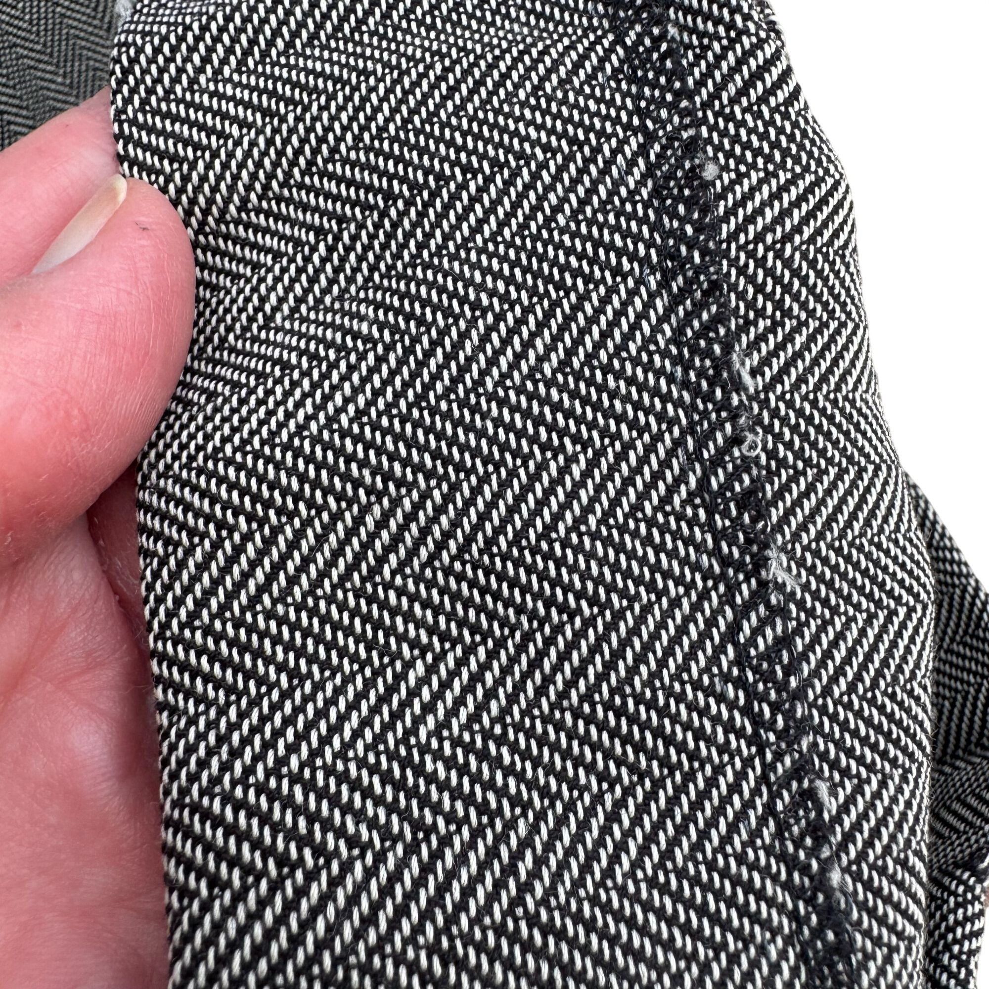 Armani Collezioni Armani Collezioni Vintage Womens Herringbone Italian Wool Dr Size 36" / US 14 / IT 50 - 9 Thumbnail