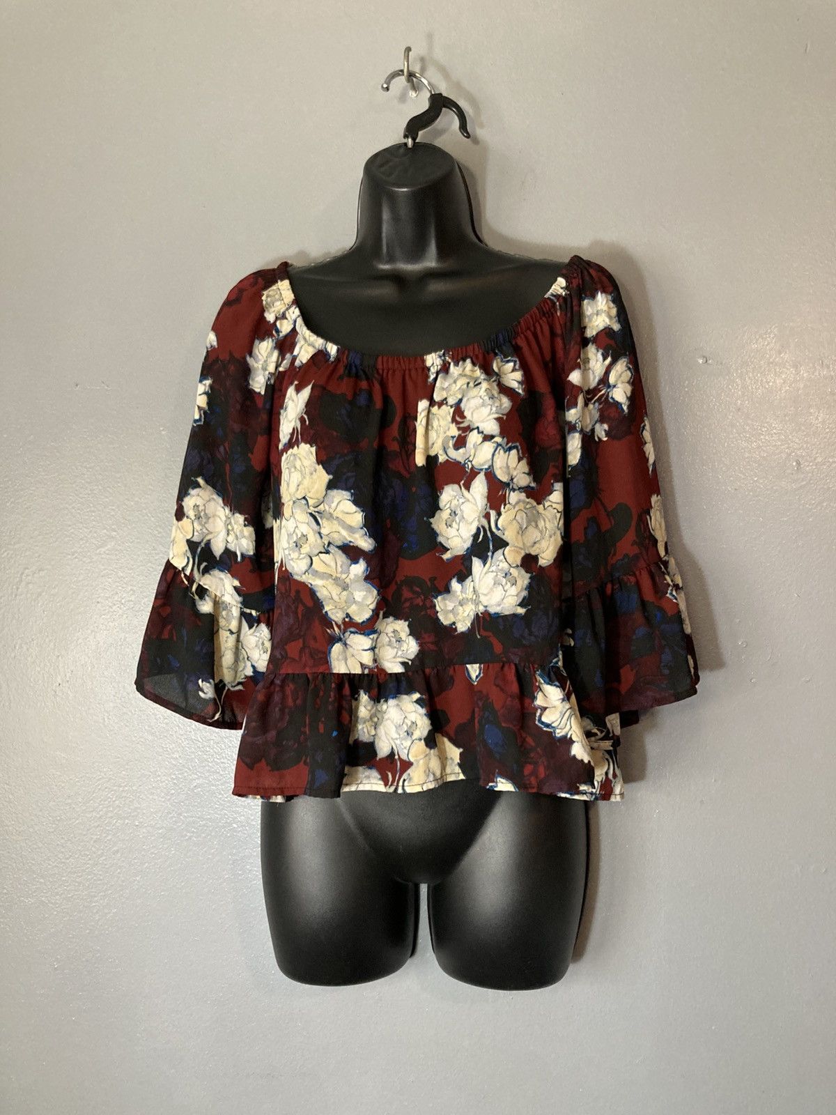Other Eight Sixty red floral off shoulder bell sleeve blouse Size S / US 4 / IT 40 - 1 Thumbnail