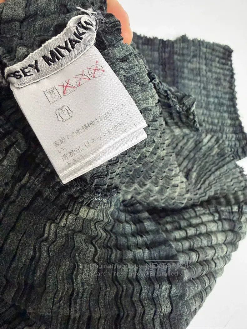 Issey Miyake Issey Miyake Main Line Ruched Turtleneck Short-Sleeve Top Size M / US 6-8 / IT 42-44 - 3 Thumbnail