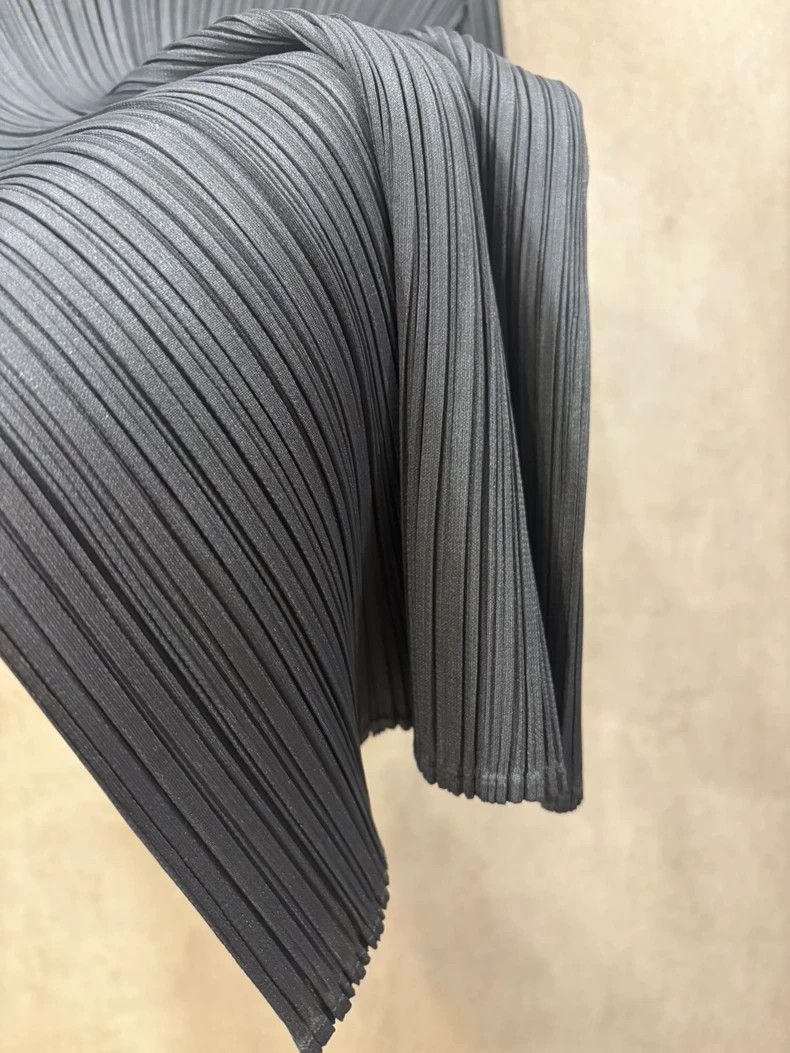 Issey Miyake Issey Miyake size:3 Dark grey pleated short-sleeved shirt Size XS / US 0-2 / IT 36-38 - 2 Thumbnail