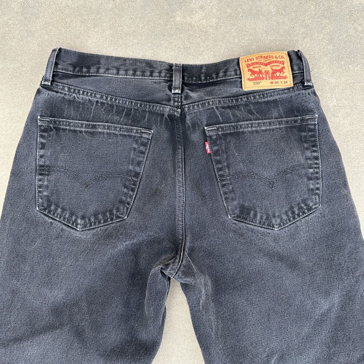 Levi's VINTAGE Levis 550 Jeans 33” Black Tapered Relaxed Denim USA Size US 33 - 6 Thumbnail
