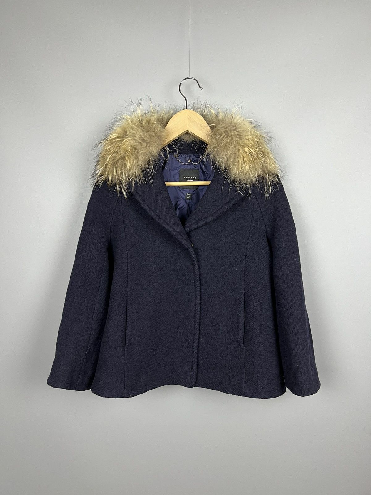 Max Mara Weekend Max Mara women's cropped coat 3/4 sleeve natural fur Size M / US 6-8 / IT 42-44 - 1 Thumbnail