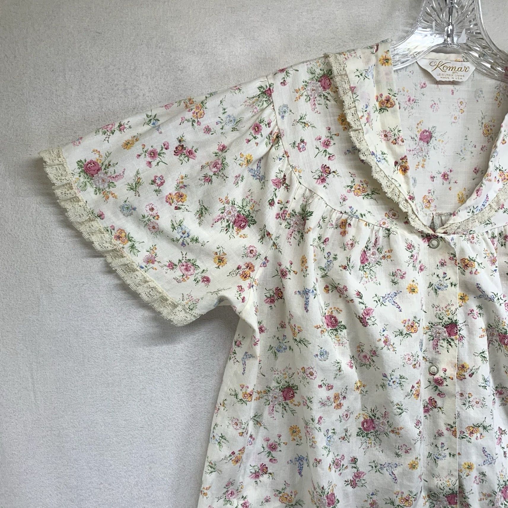 Vintage VINTAGE Women's Komar Floral Dress Casual Short Sleeve Cotton Sheath 80s 70s Retro All Over Pocket Lace Accents Size M / US 6-8 / IT 42-44 - 7 Thumbnail