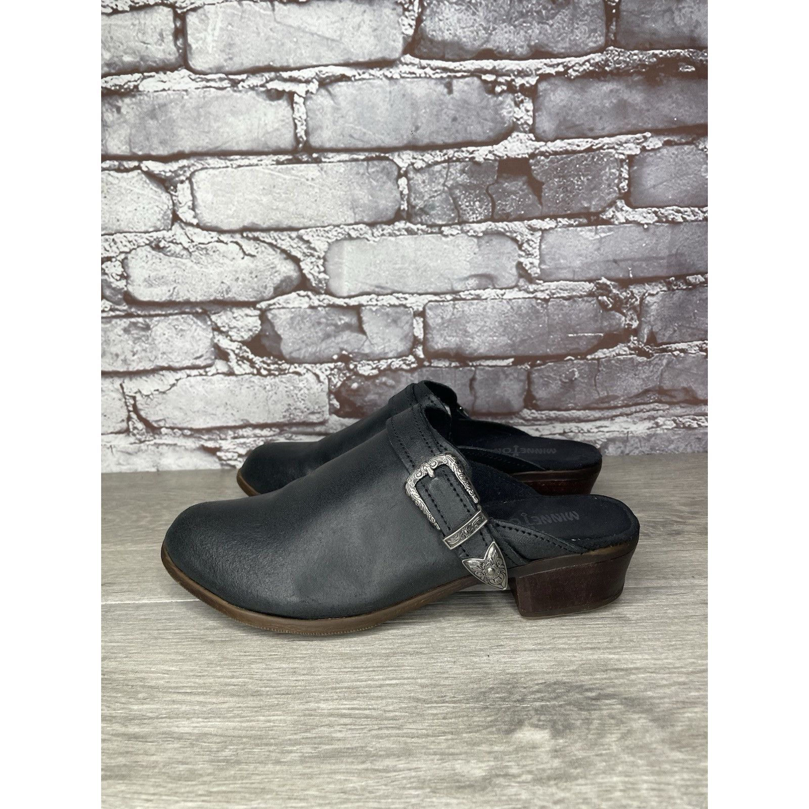 Minnetonka Minnetonka Black Leather Silver Buckle Billie Mules Shoes Wo Size US 7.5 / IT 37.5 - 1 Thumbnail
