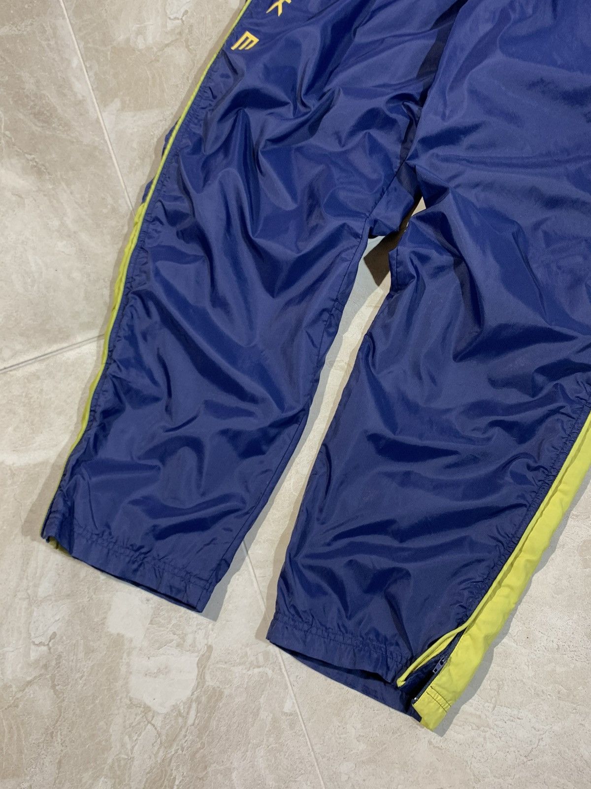 Nike Vintage 00s Nike Navy Blue Nylon Track Pants Size US 32 / EU 48 - 5 Thumbnail