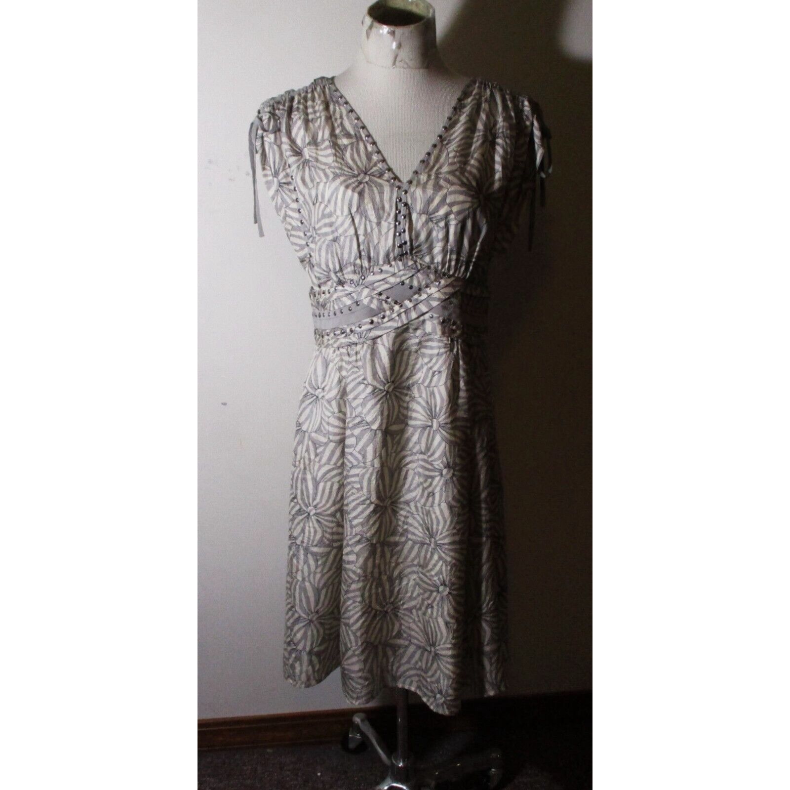 Image of Women's Nanette Lepore Gray 100% Silk Beaded Dress Size 12 in White