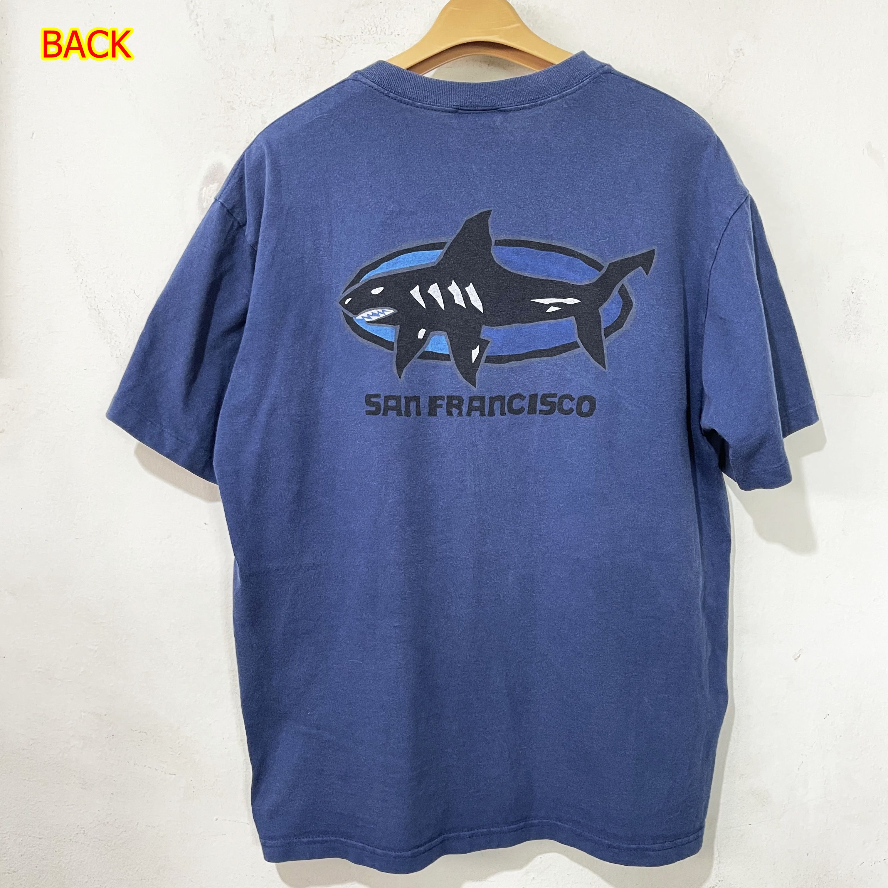 Vintage Vintage 90s San Francisco Crazy Shirt Hawaii Shark T-Shirt Size US M / EU 48-50 / 2 - 1 Thumbnail