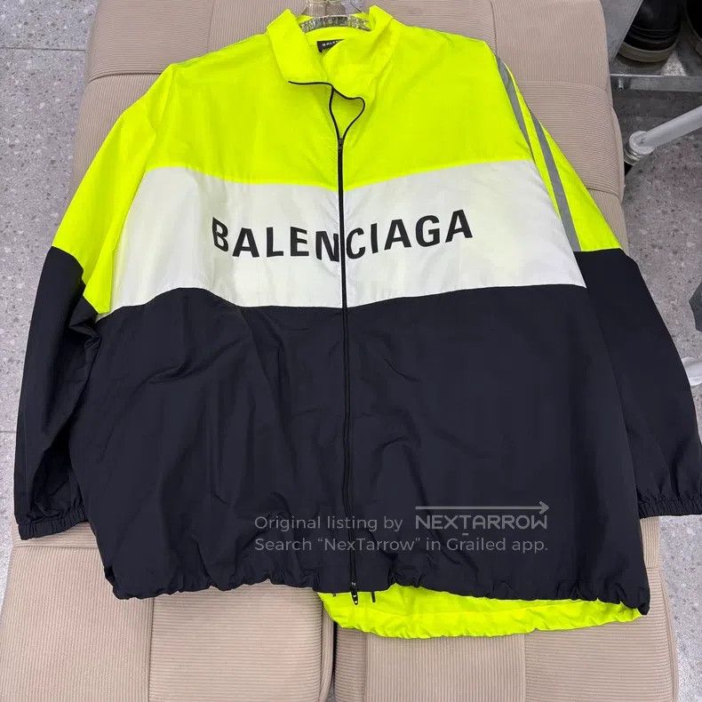 Balenciaga Balenciaga size 37 Contrast Color Letter Printed Stand Col Size US S / EU 44-46 / 1 - 1 Thumbnail